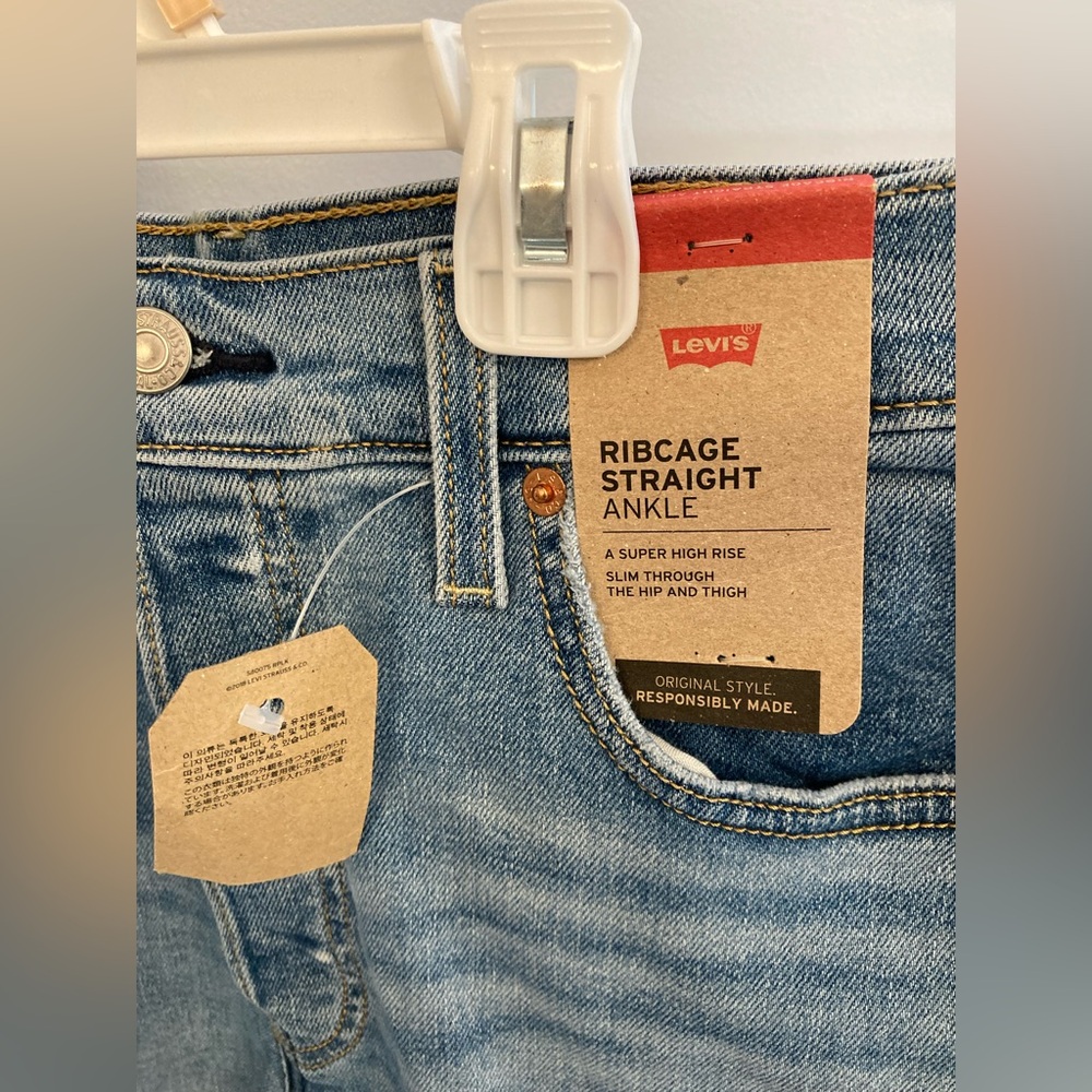 Levi’s NWT Ribcage Straight Ankle Jeans SIZE 29 - Picture 3 of 7